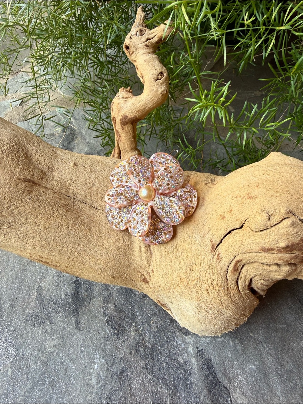 New🌟Anthropologie-Pink Crystal Floral Hair Clip with Pearl Accent